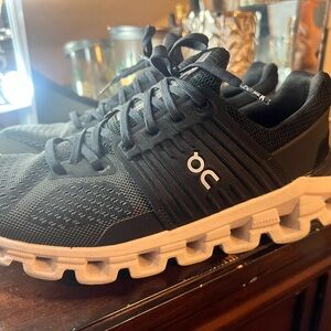 Women’s on clouds swift  9,5